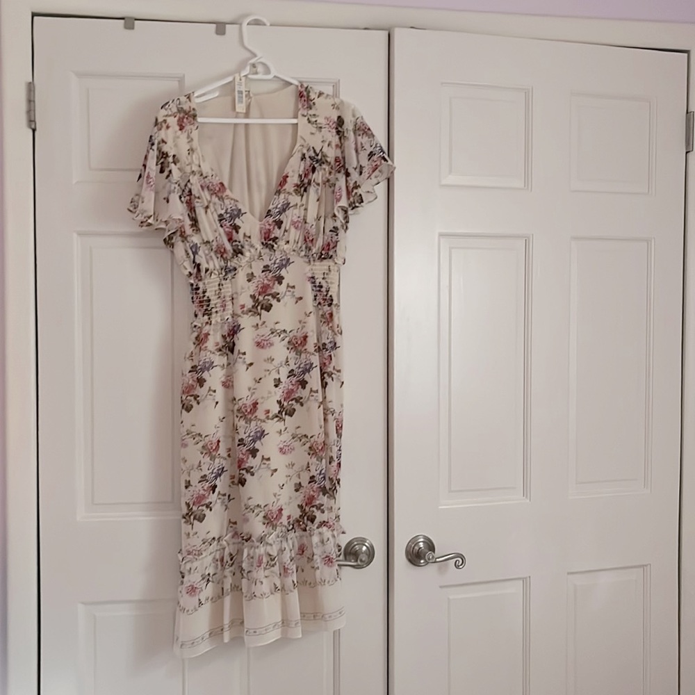A max studio dress that is floral and cute for the spring and summer!